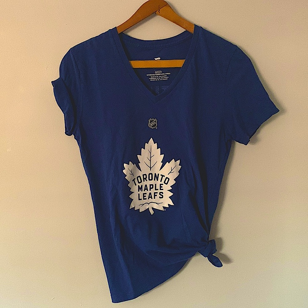 TORONTO Maple Leafs fitted short sleeve T-shirt(Matthews) Size SMALL